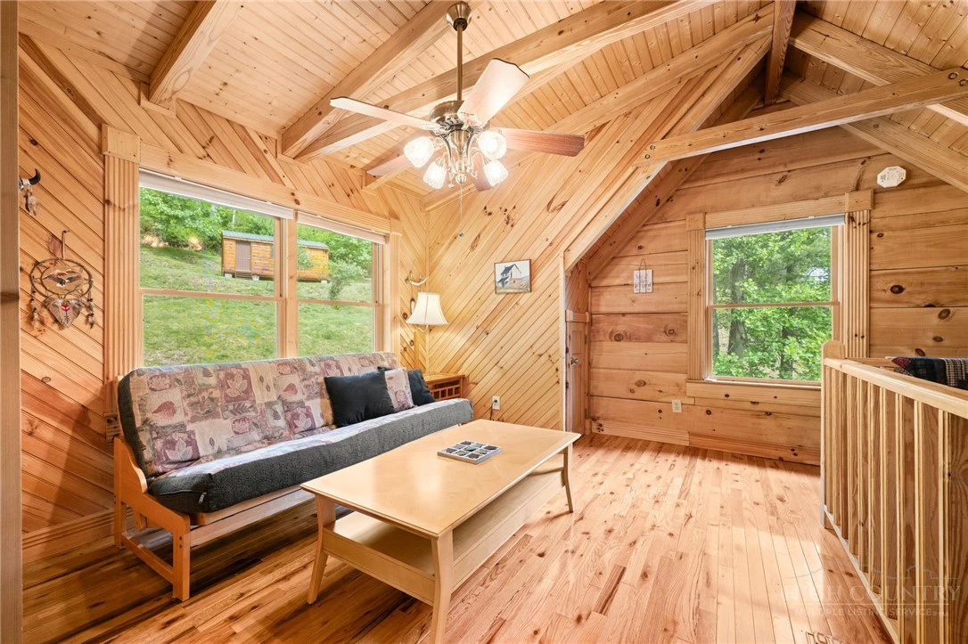Image number 19 for the current listing