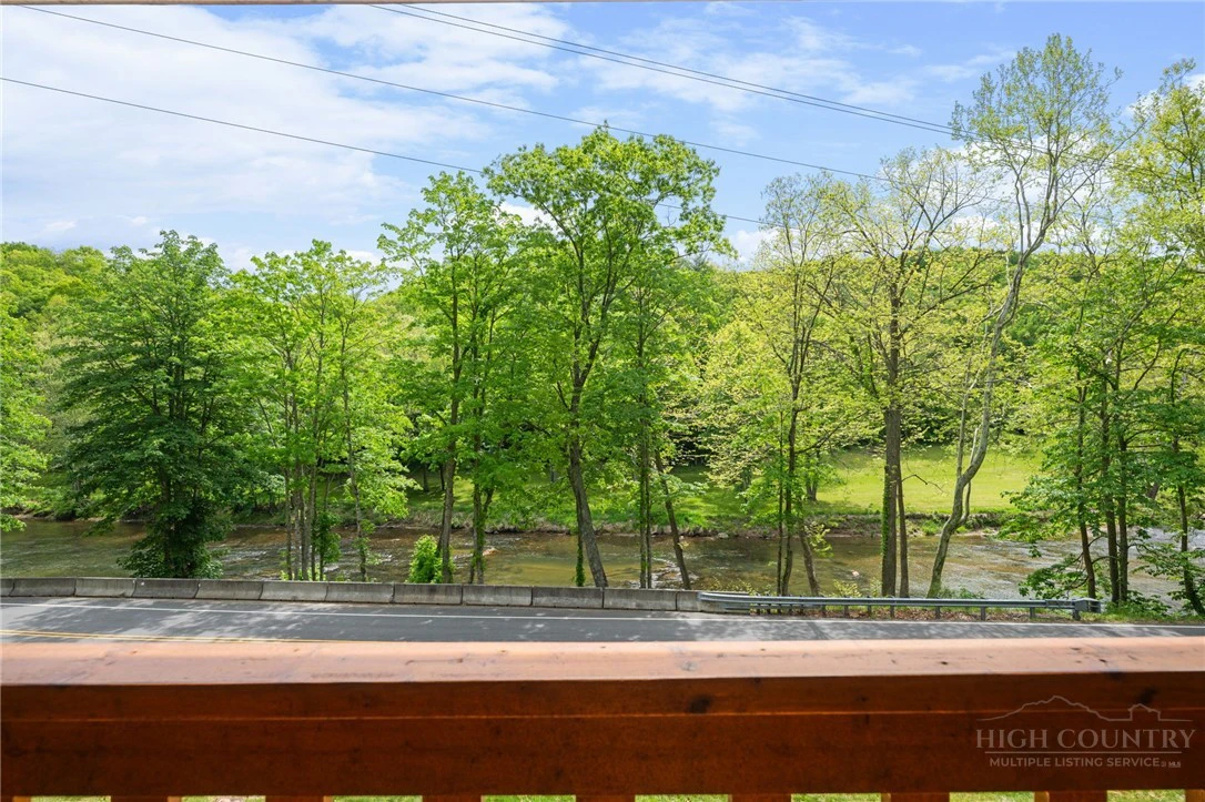 Image number 3 for the current listing
