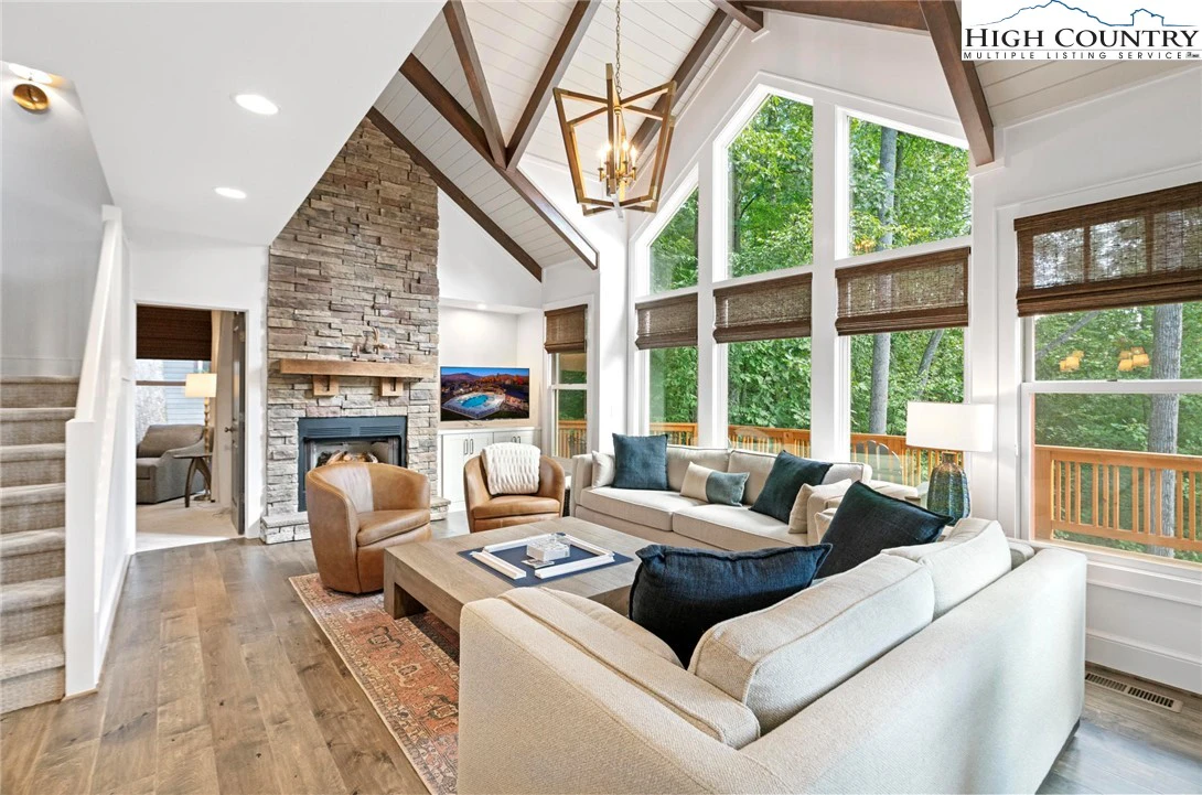 Image number 1 for the current listing