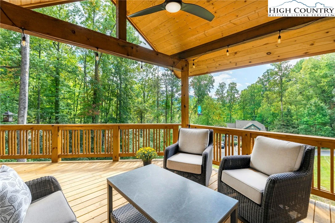 Image number 3 for the current listing
