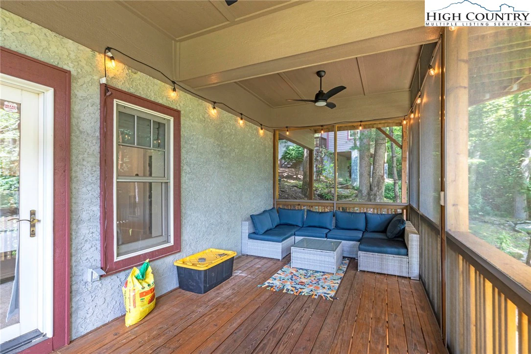 Image number 19 for the current listing