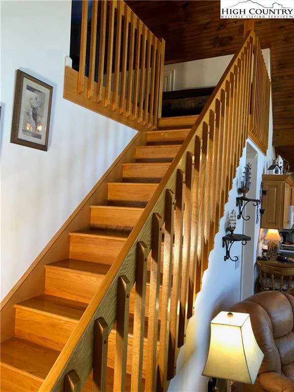 Image number 3 for the current listing