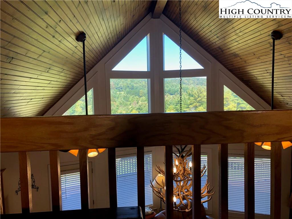 Image number 4 for the current listing