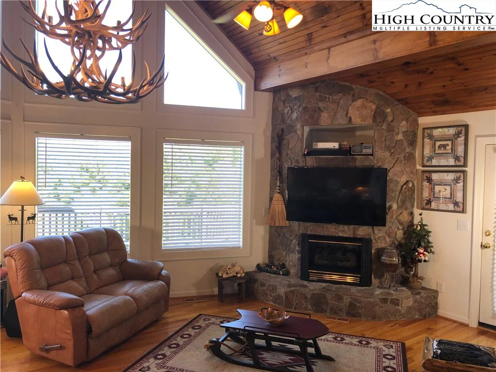 Image number 5 for the current listing