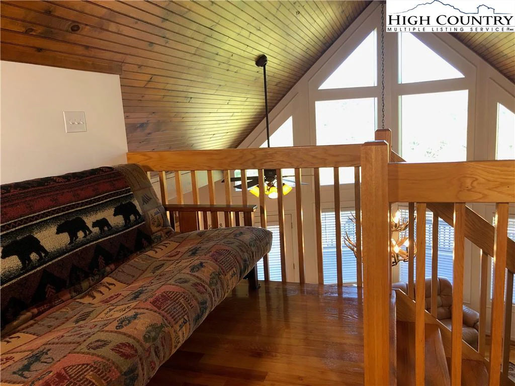 Image number 7 for the current listing