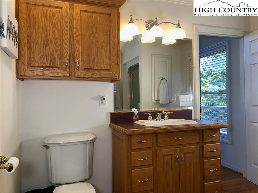 Image number 11 for the current listing
