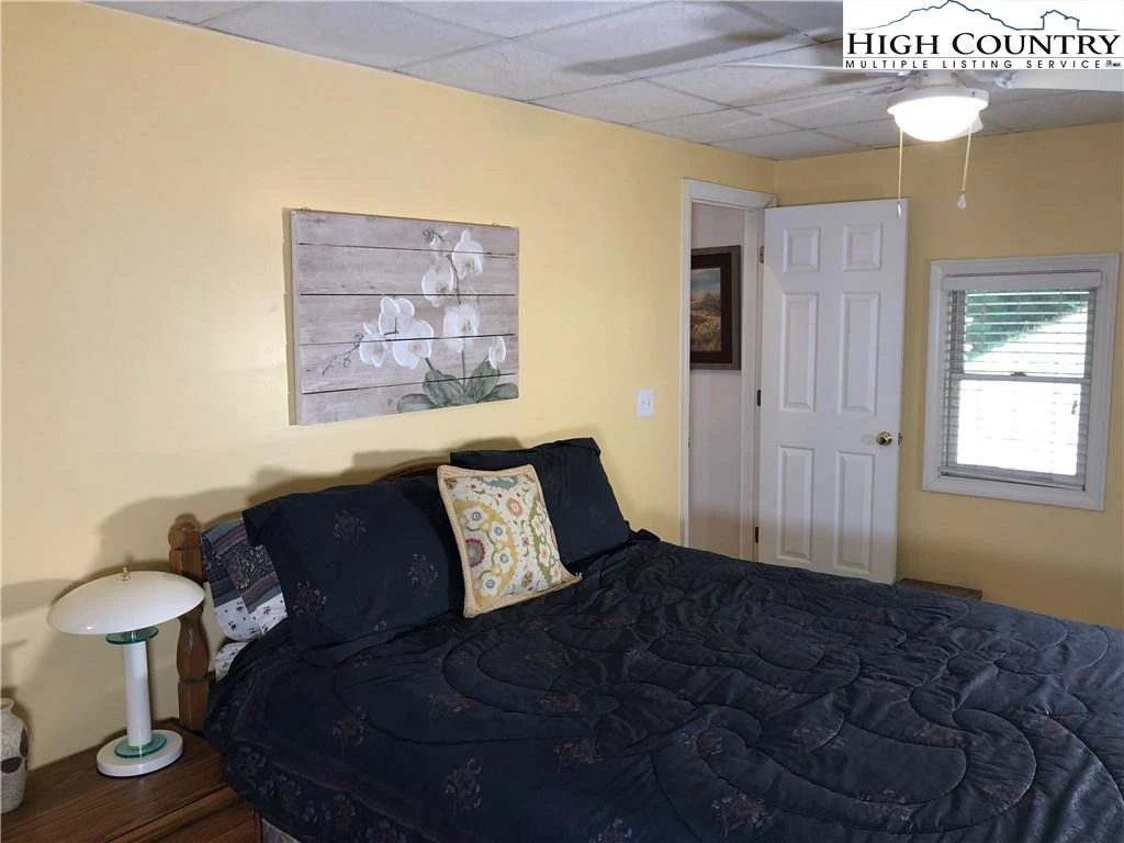 Image number 13 for the current listing