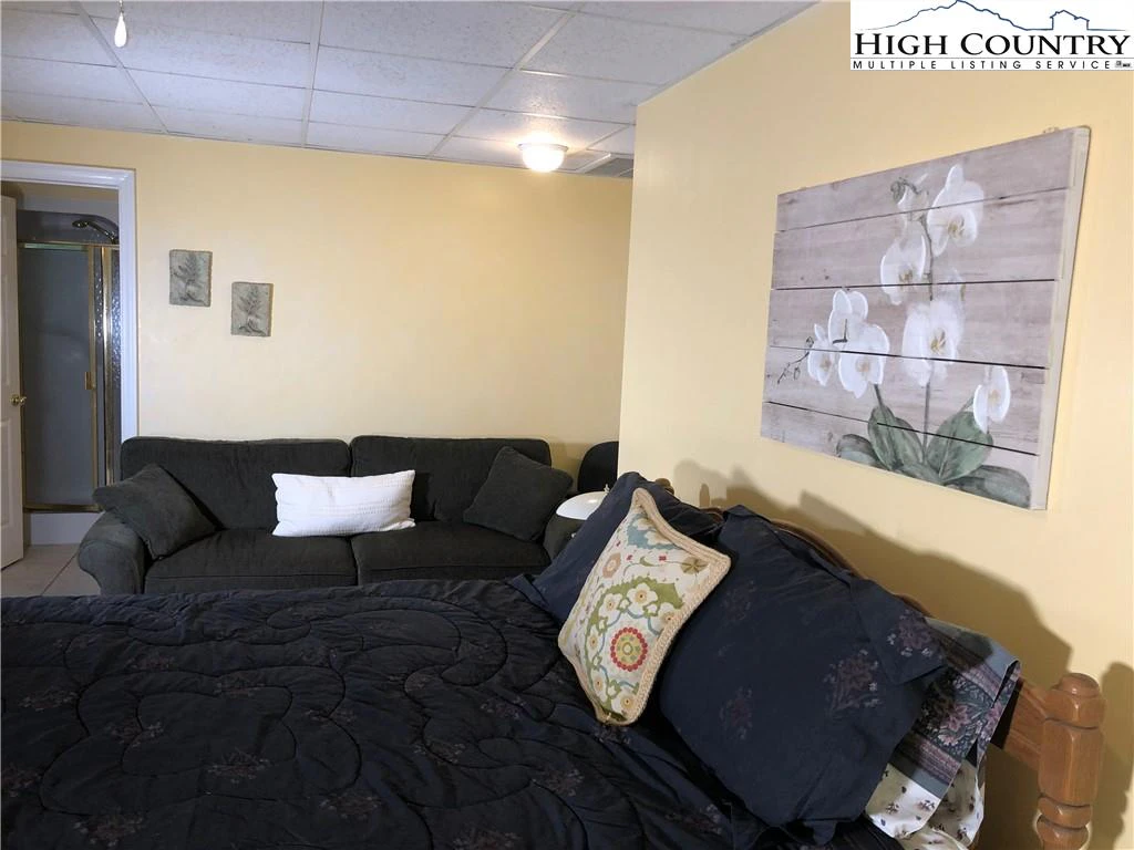 Image number 2 for the current listing