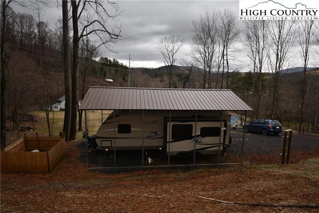 Image number 18 for the current listing