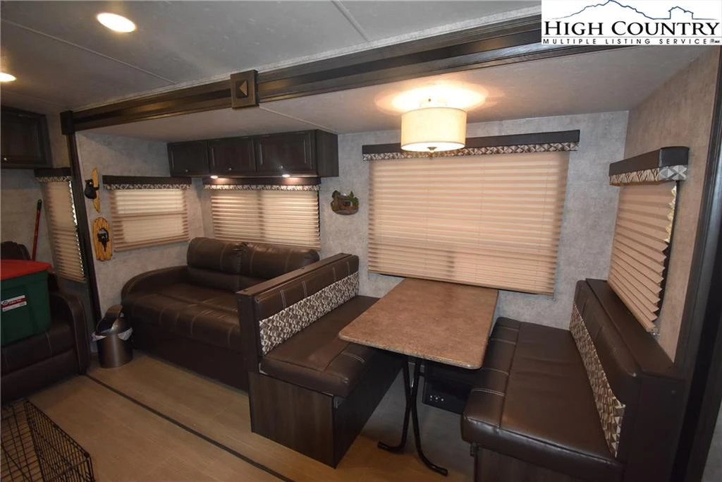 Image number 16 for the current listing