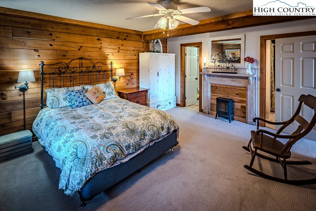 Image number 14 for the current listing