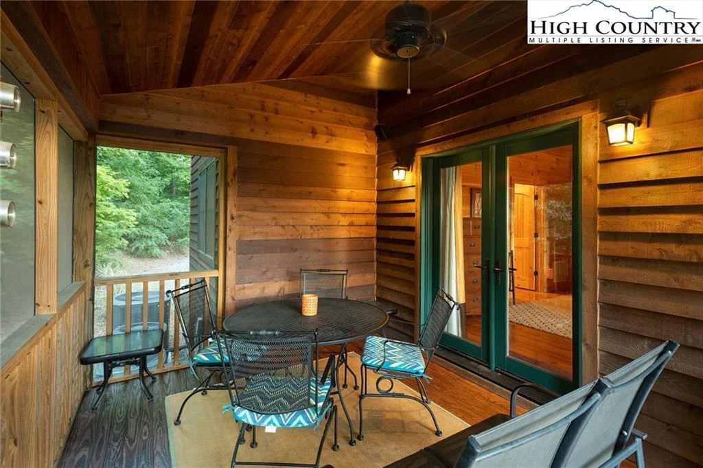 Image number 19 for the current listing