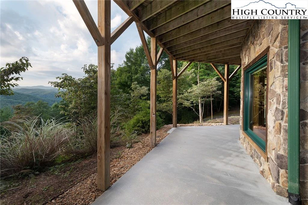 Image number 3 for the current listing