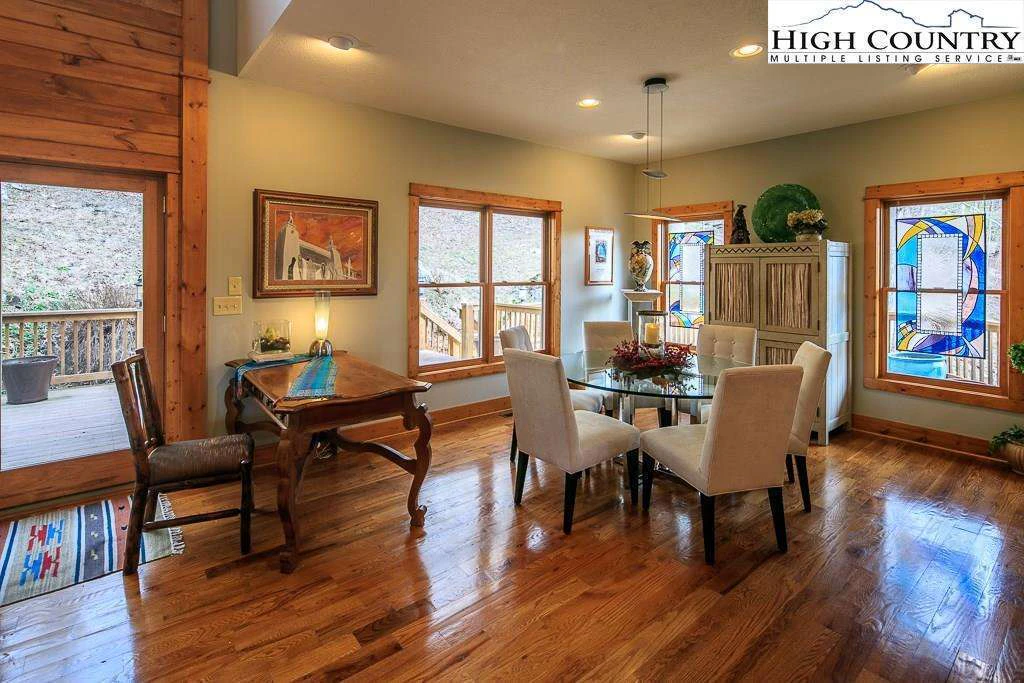 Image number 14 for the current listing