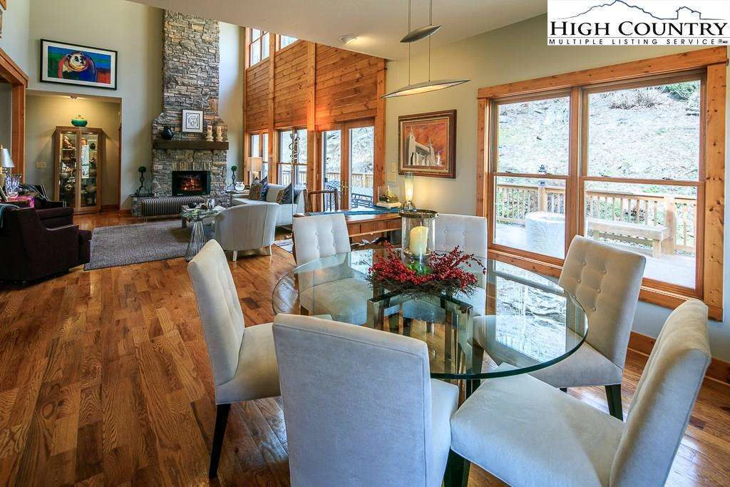 Image number 3 for the current listing