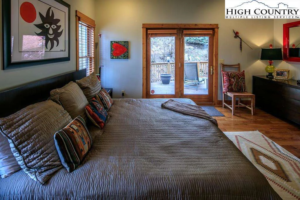 Image number 5 for the current listing