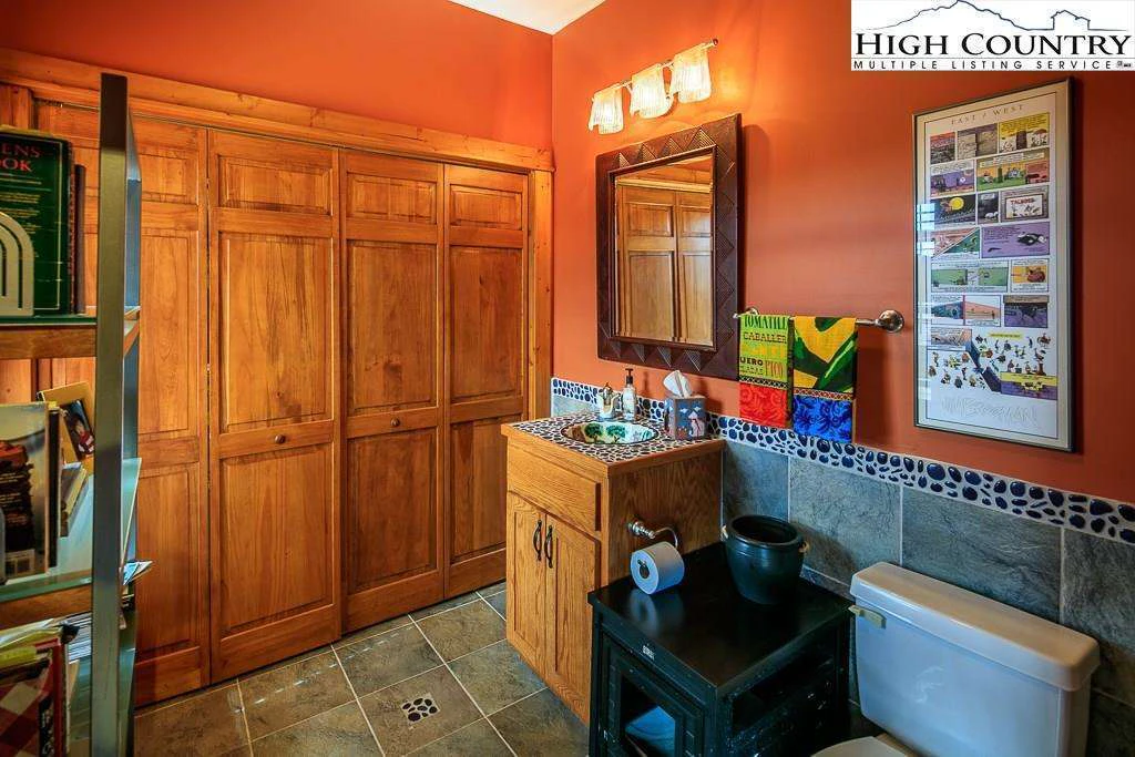 Image number 8 for the current listing