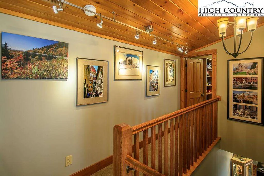 Image number 9 for the current listing