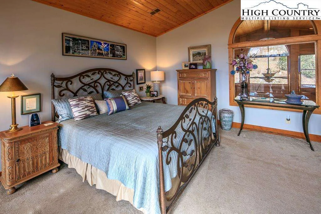 Image number 12 for the current listing