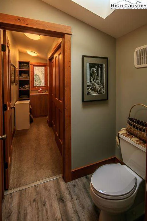 Image number 13 for the current listing