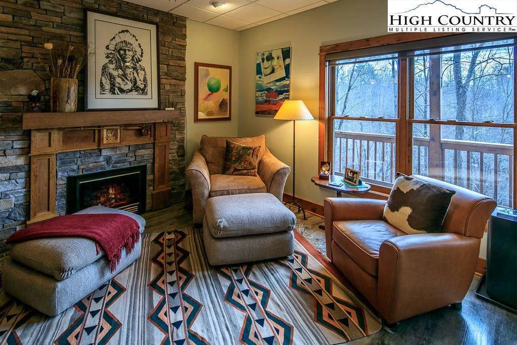 Image number 18 for the current listing