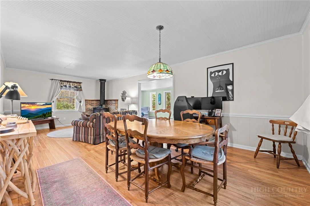 Image number 29 for the current listing