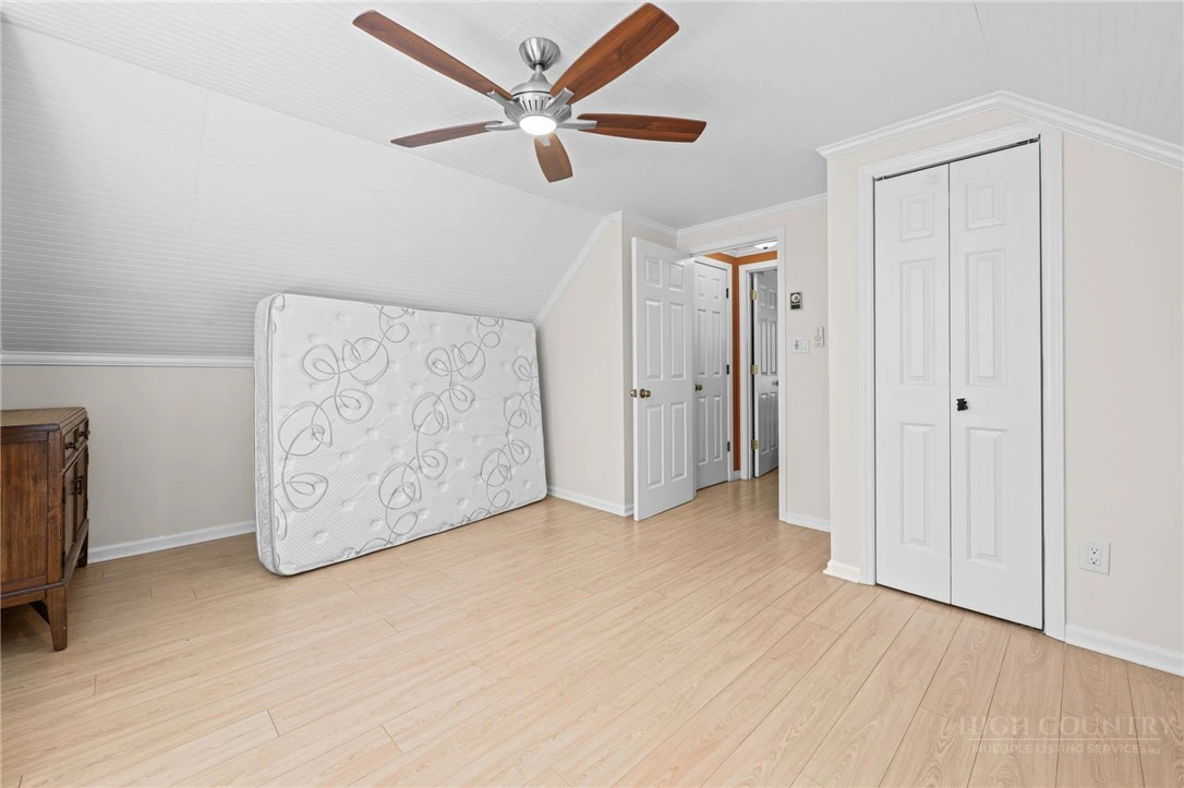 Image number 7 for the current listing