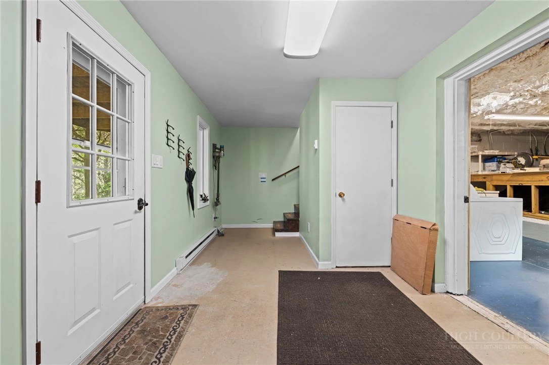 Image number 8 for the current listing