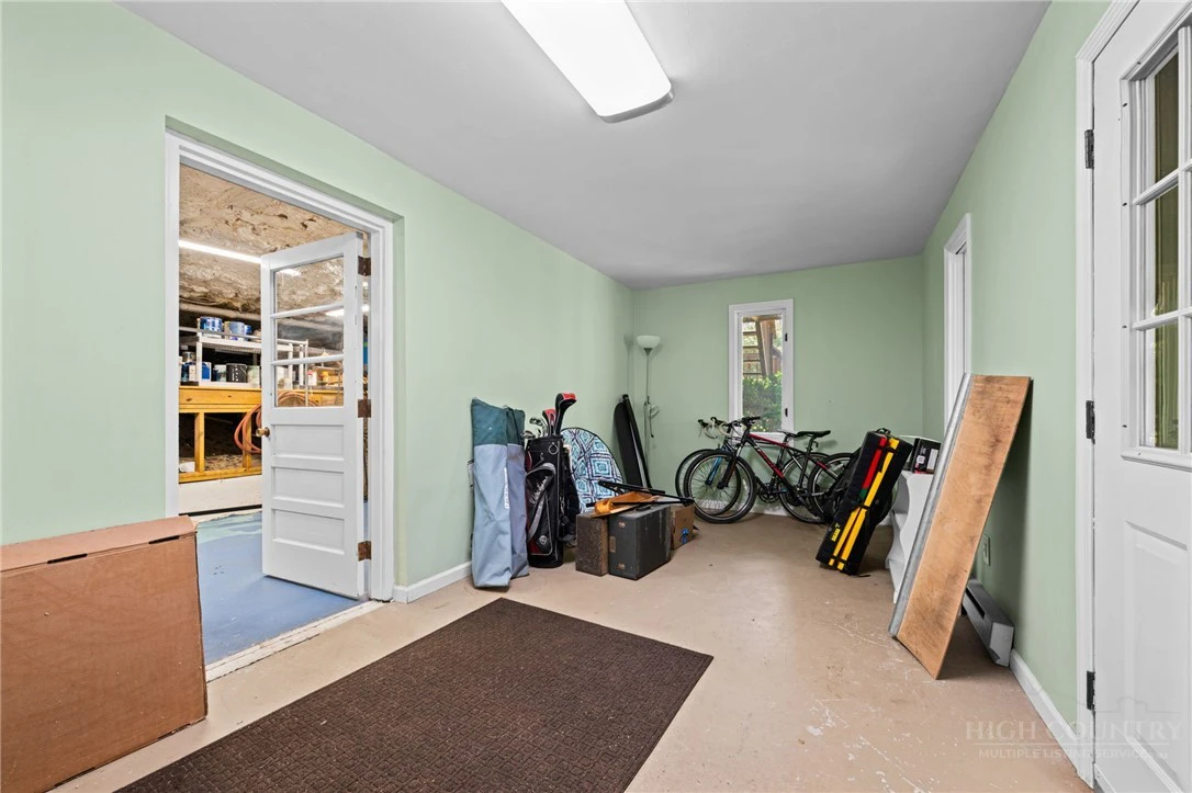 Image number 9 for the current listing