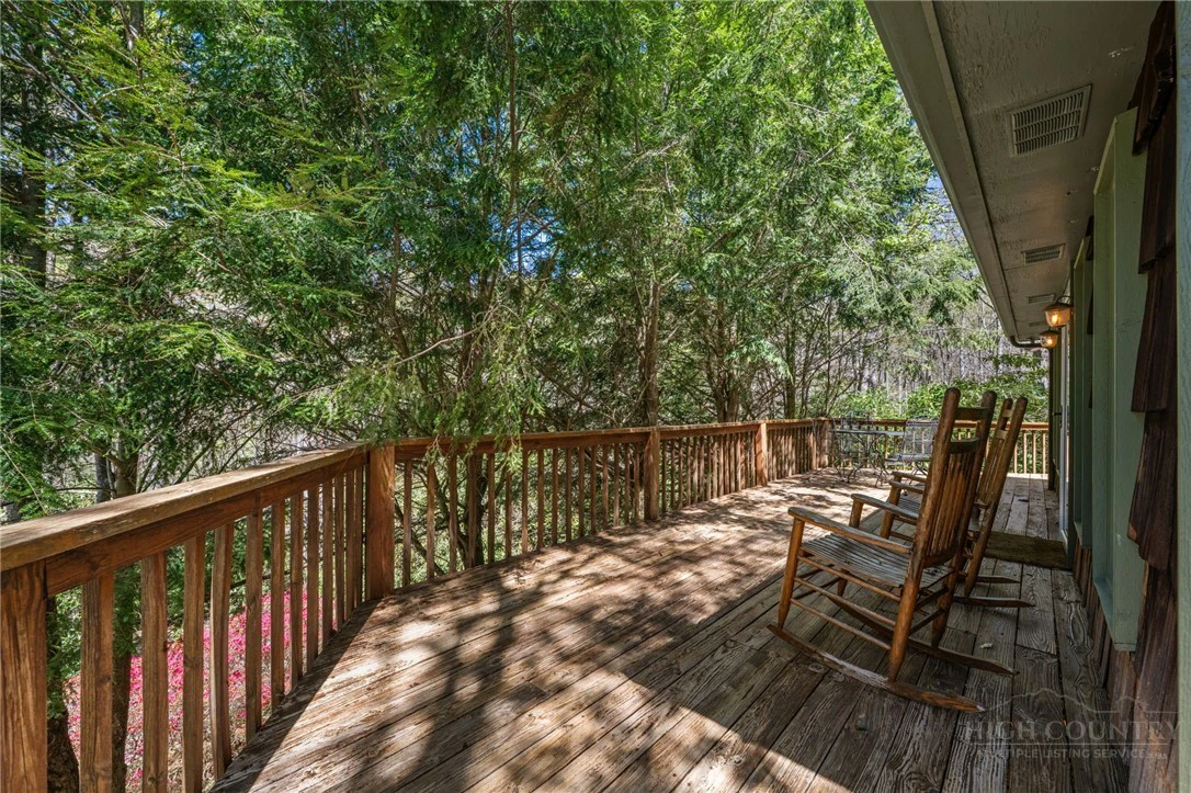 Image number 11 for the current listing