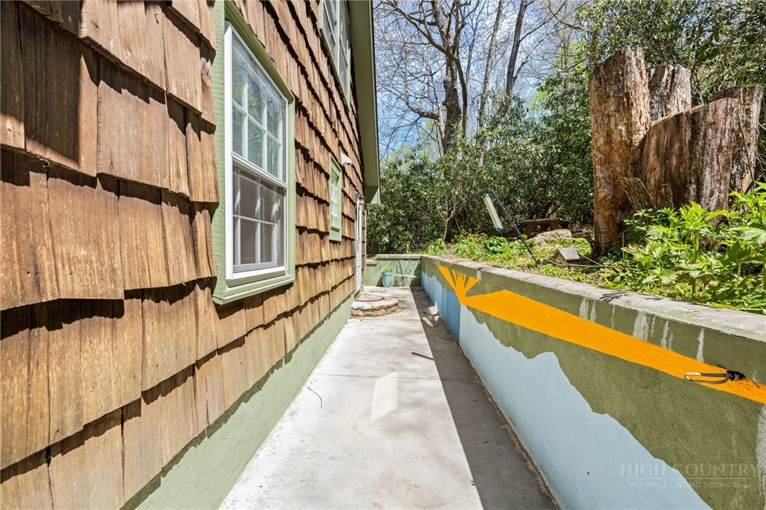 Image number 15 for the current listing
