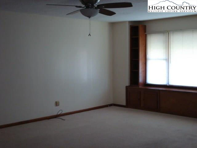 Image number 2 for the current listing