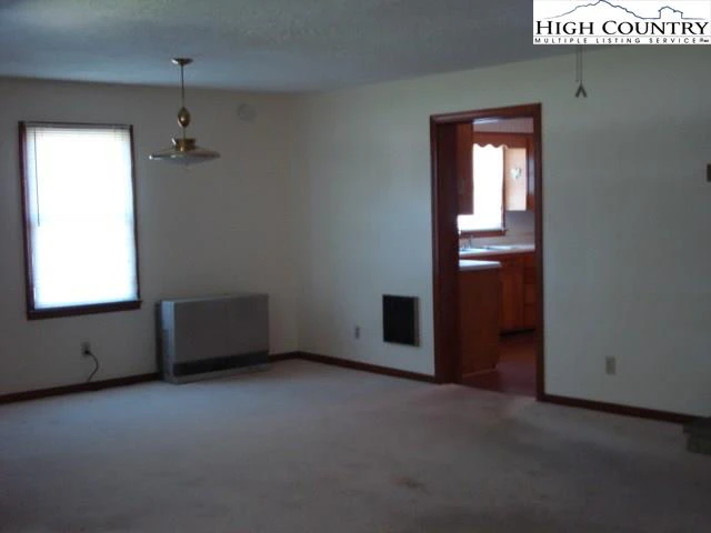 Image number 13 for the current listing