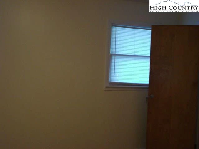 Image number 12 for the current listing
