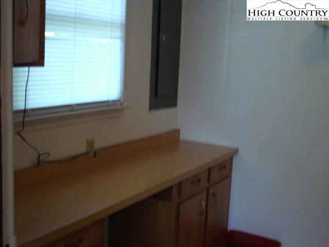 Image number 9 for the current listing