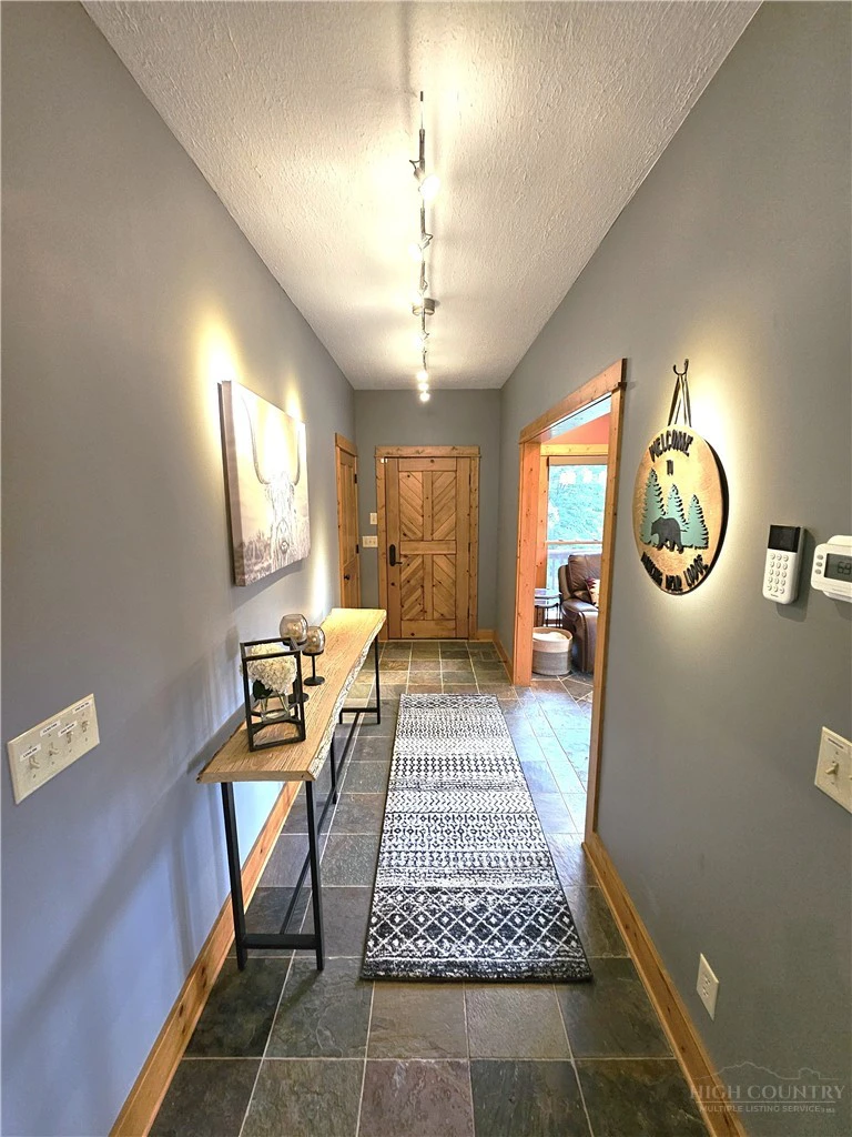 Image number 4 for the current listing