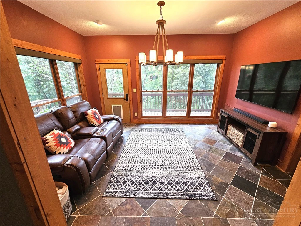 Image number 5 for the current listing