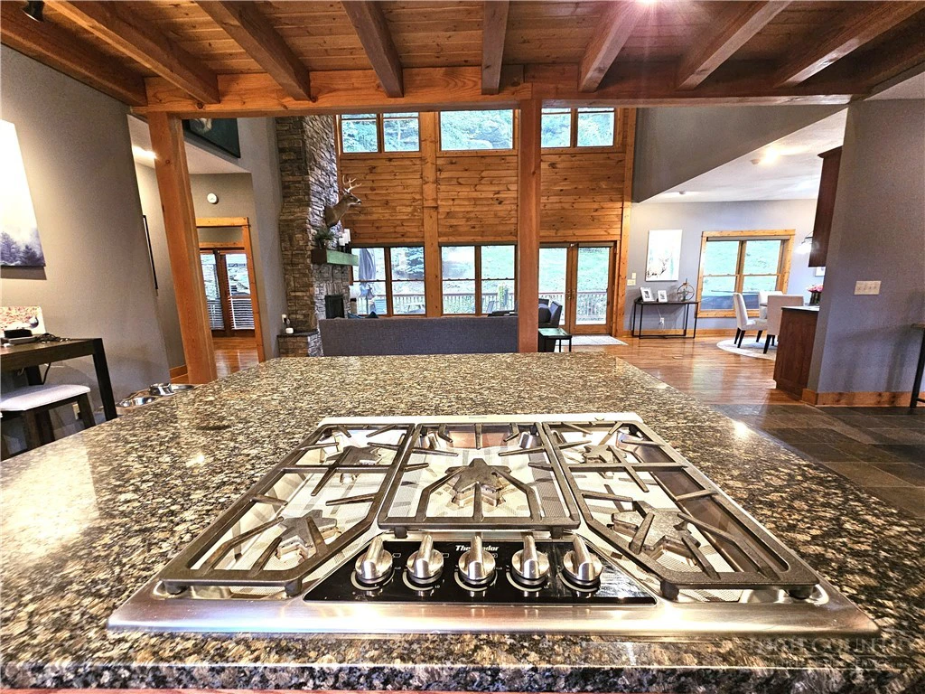 Image number 14 for the current listing