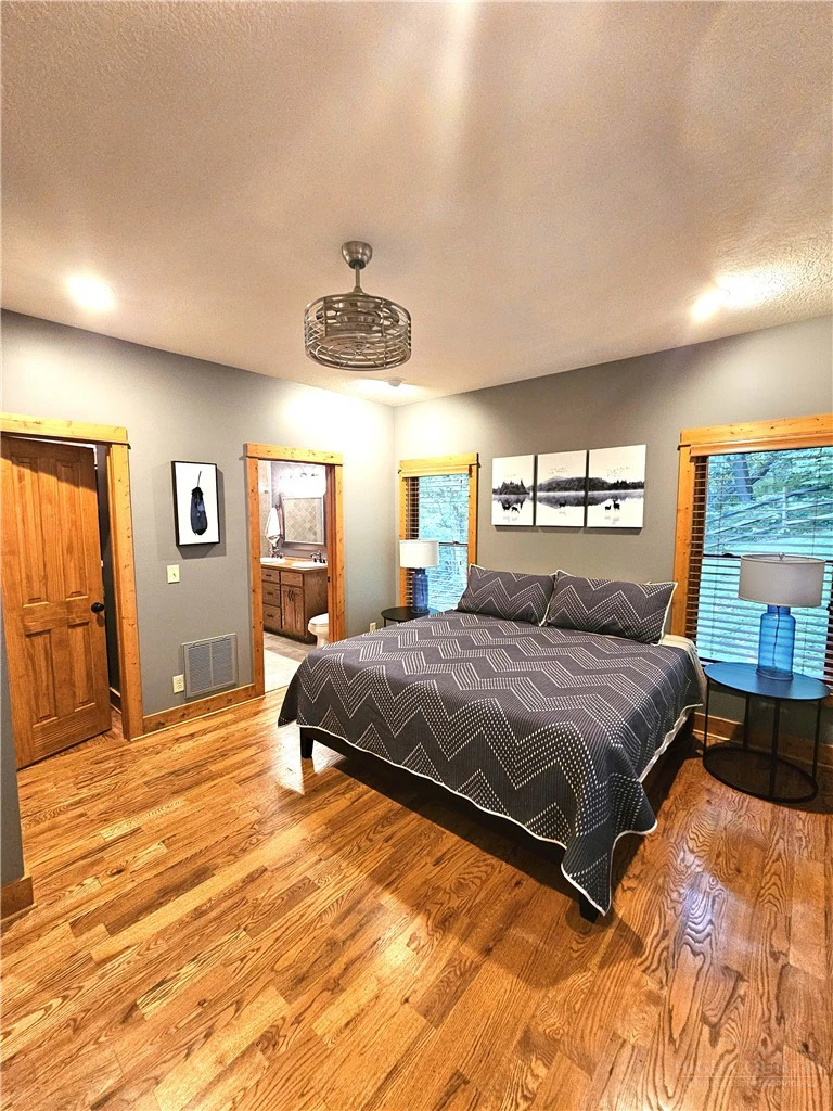 Image number 16 for the current listing