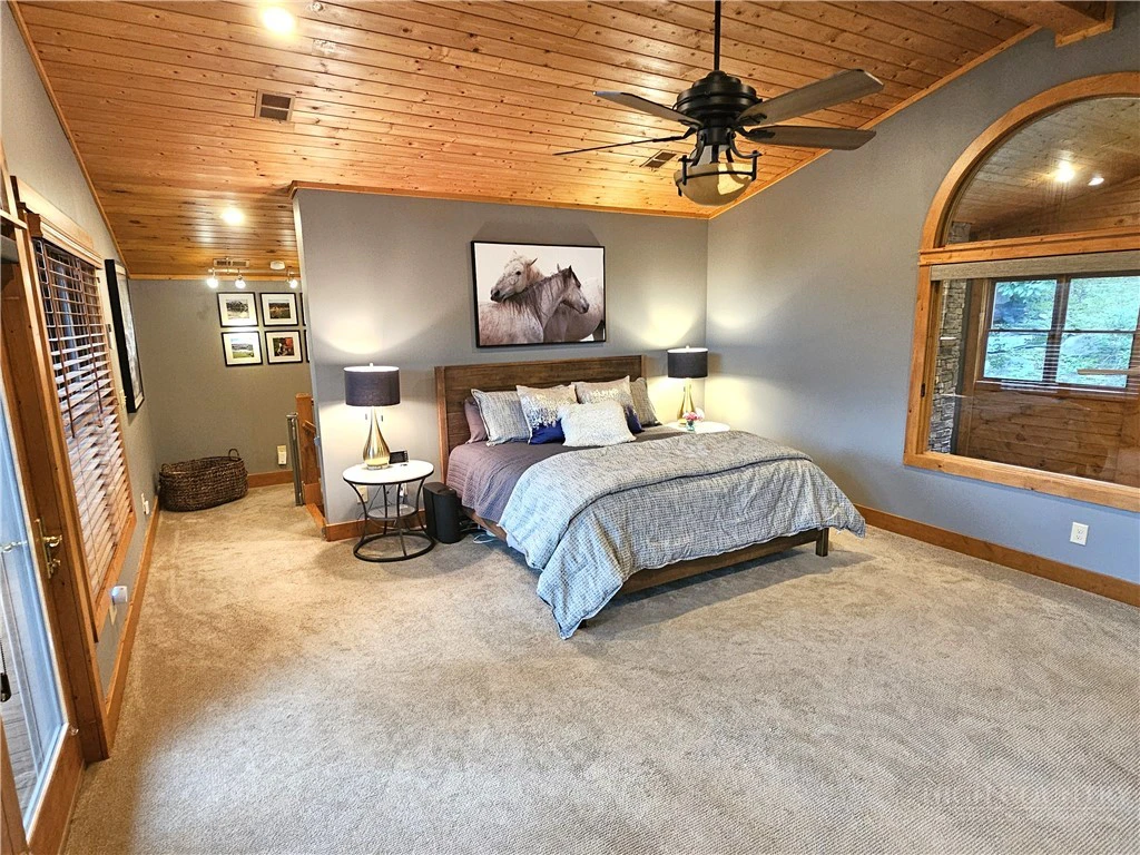 Image number 20 for the current listing