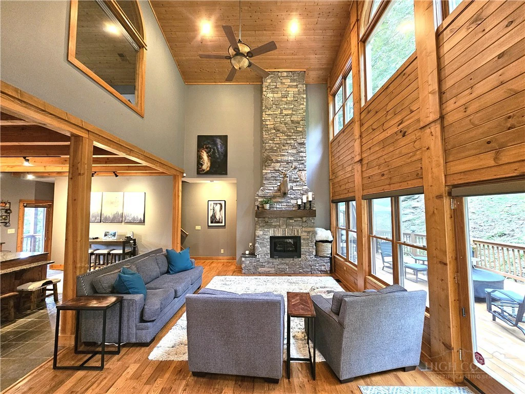 Image number 9 for the current listing