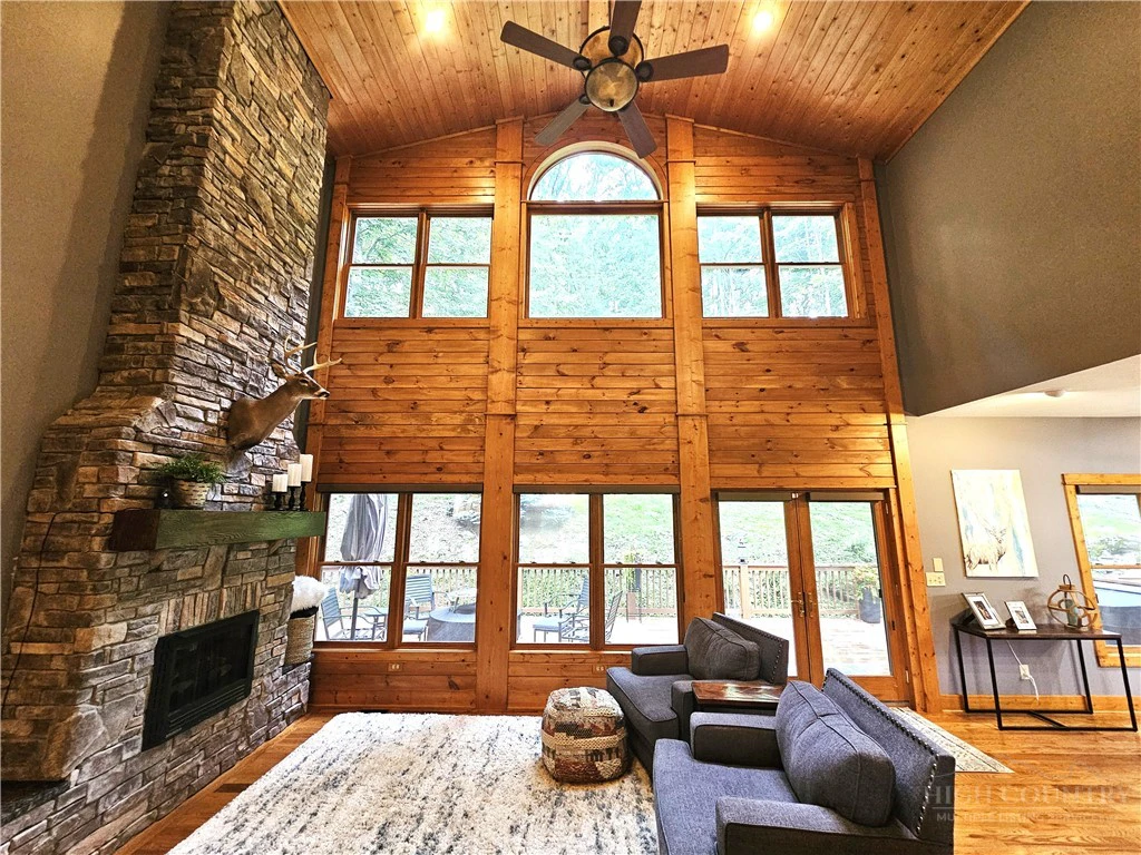 Image number 10 for the current listing