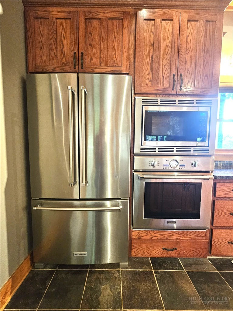 Image number 13 for the current listing