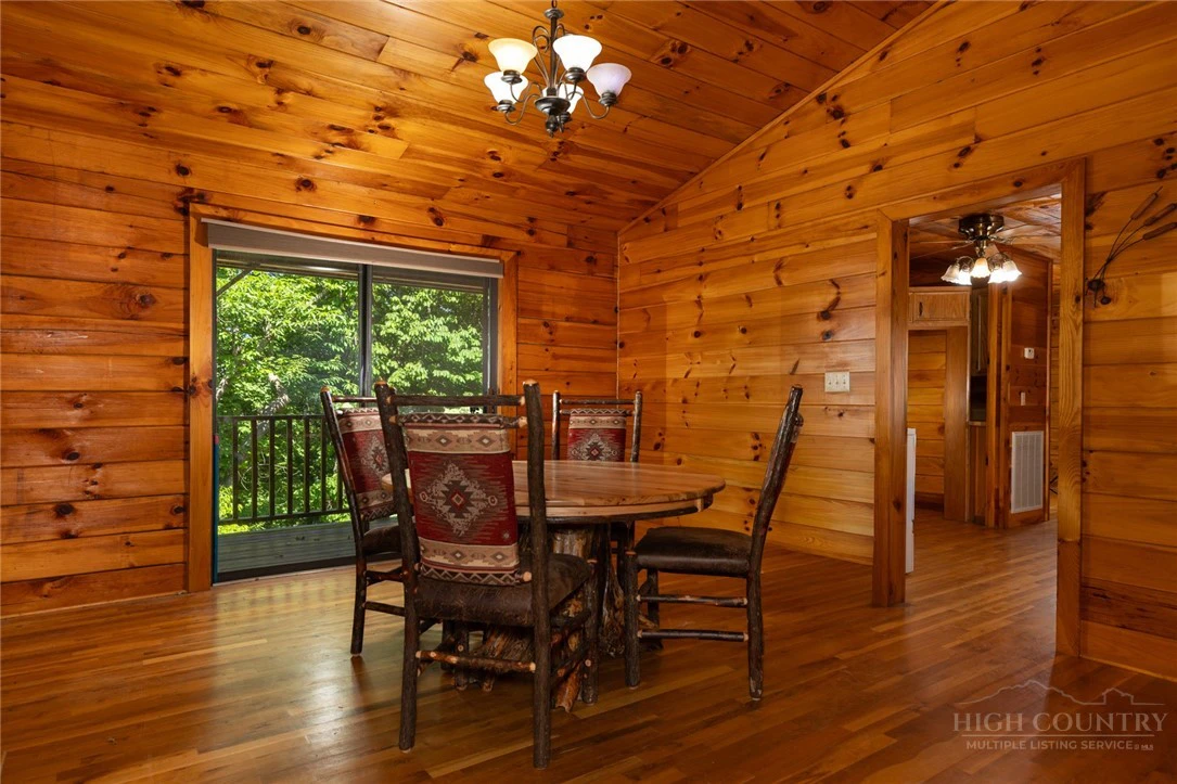 Image number 14 for the current listing