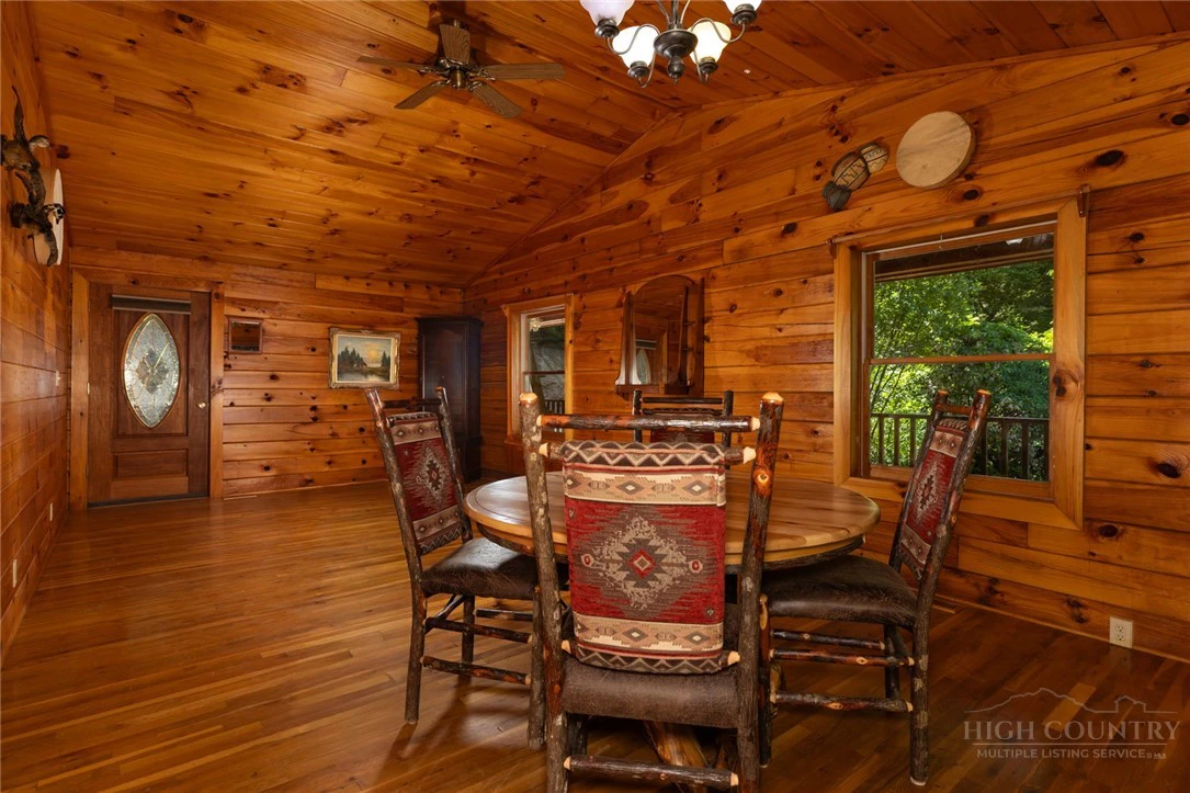 Image number 15 for the current listing
