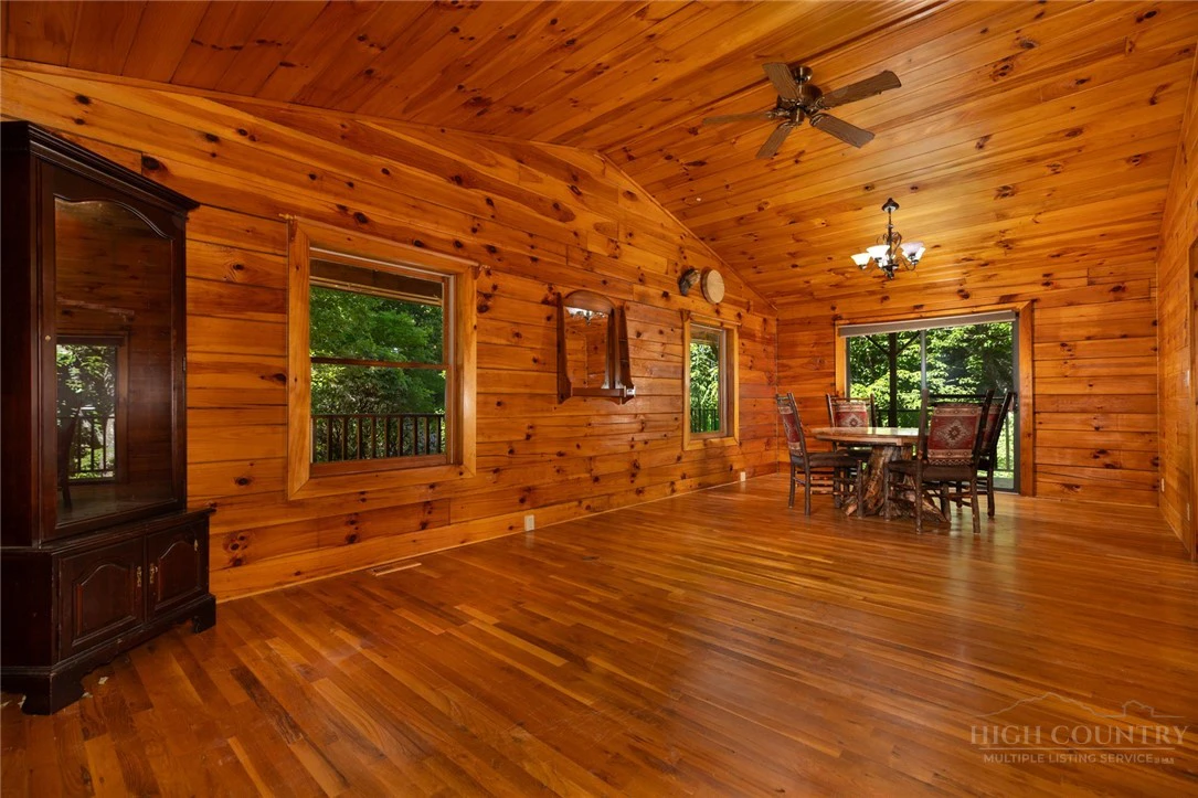 Image number 16 for the current listing