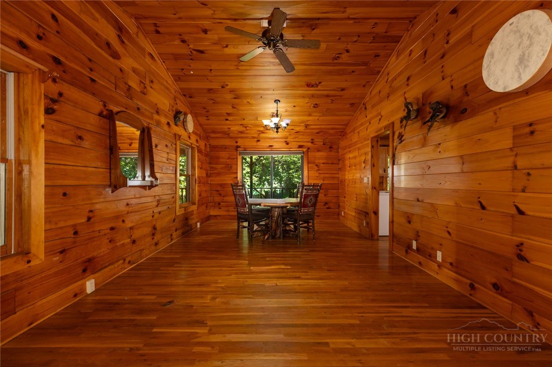 Image number 17 for the current listing