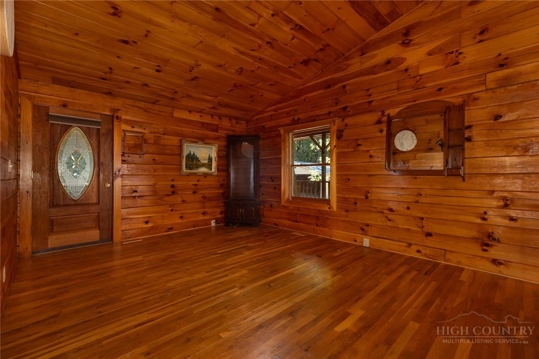 Image number 18 for the current listing