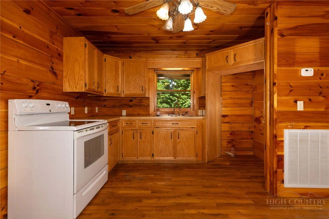 Image number 19 for the current listing