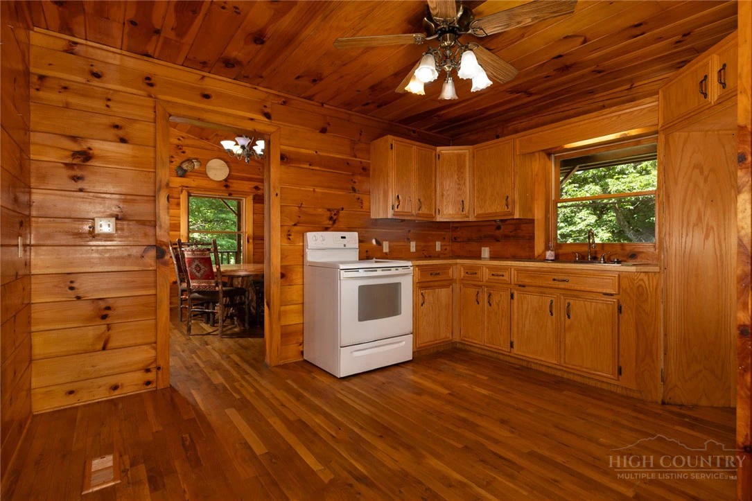 Image number 20 for the current listing